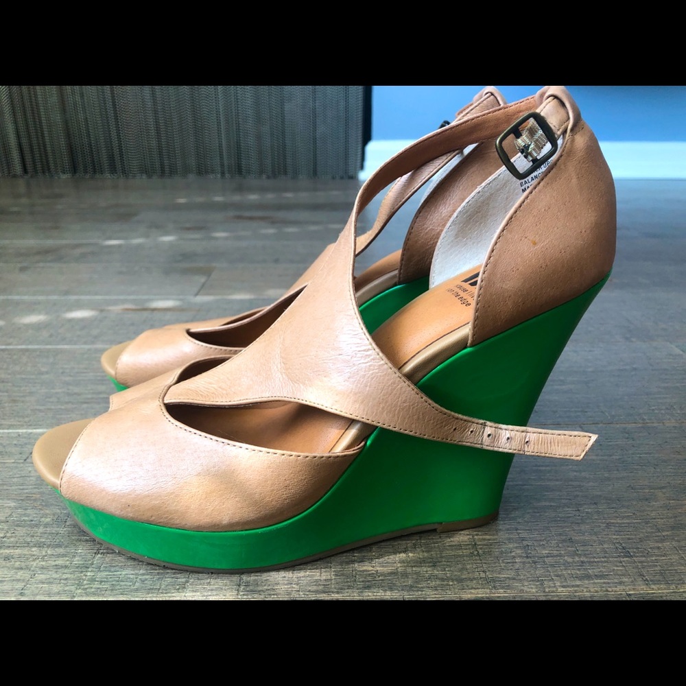 Women’s sandals, size 10.
